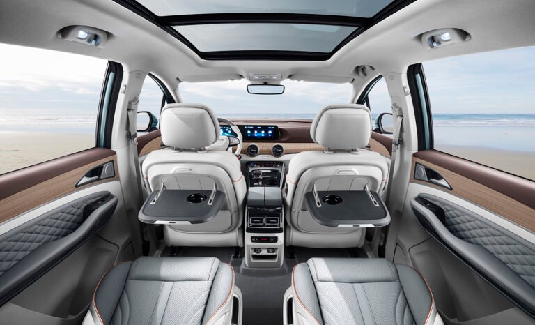 Forthing U TOUR vidus salonas