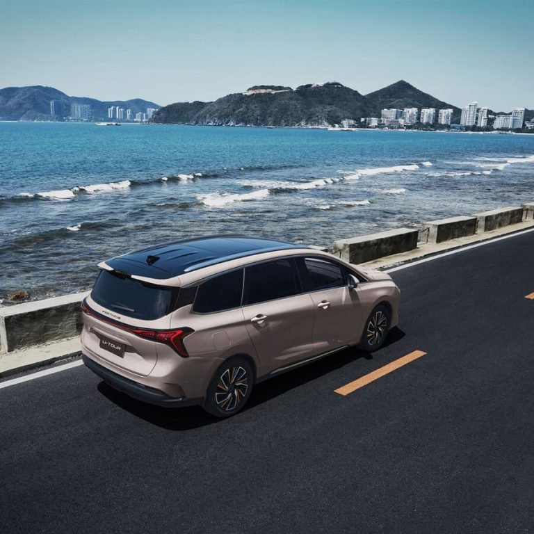 Forthing U TOUR gatveje